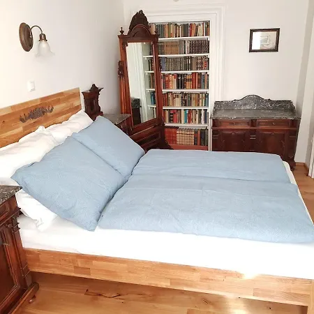 Center Apartment *