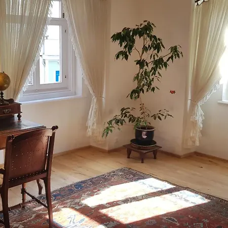 Center Apartment *